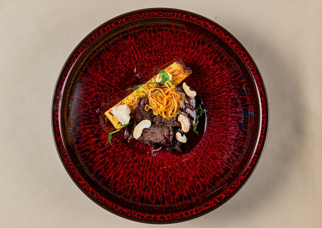 Stirnienos kepsneliai su karamelizuotais svogūnais