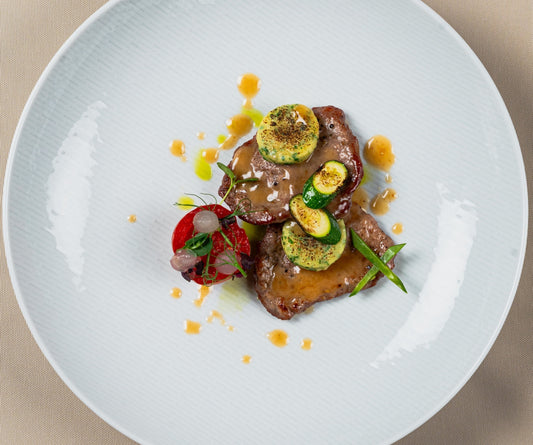 Šernienos kepsneliai balto vyno padaže